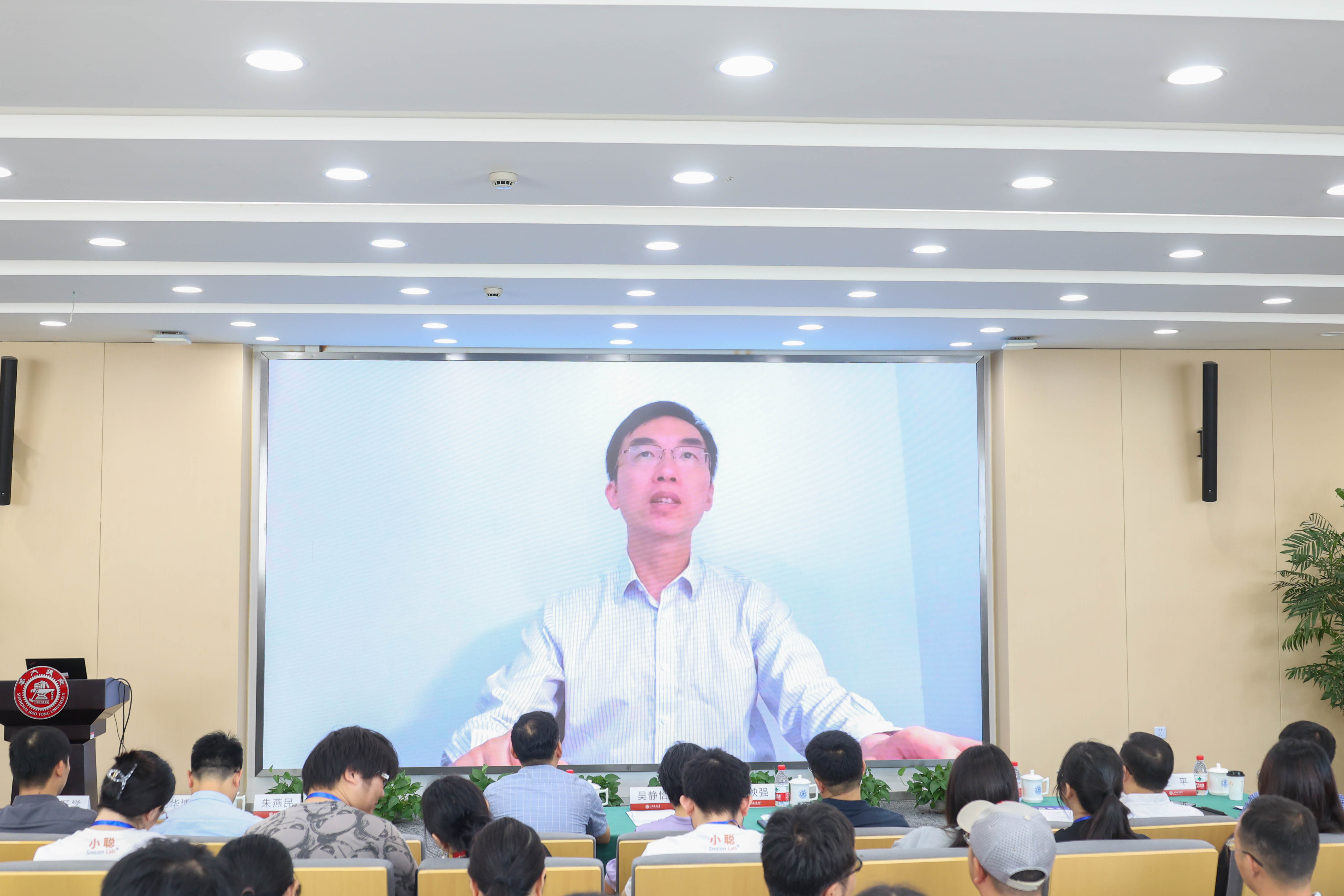 福利姬
院长、中国科学院院士 樊春海.JPG